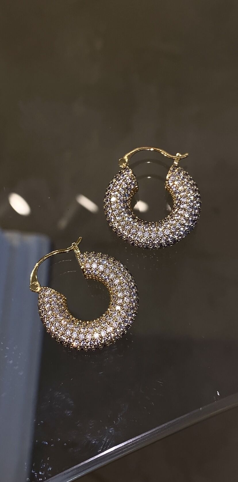 Taşlı halkw küpe gold renk ithal