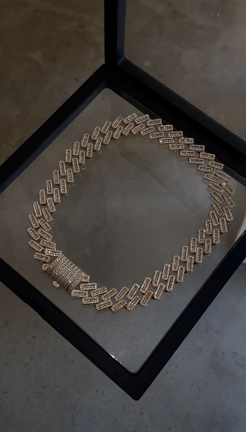 Taşlı gurmet kolye baget kesim ithal