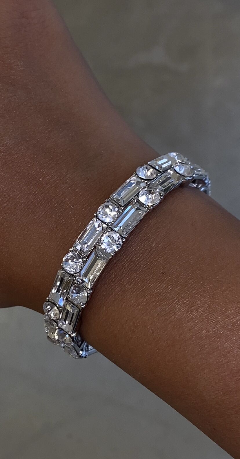 Esnek taşlı bileklik