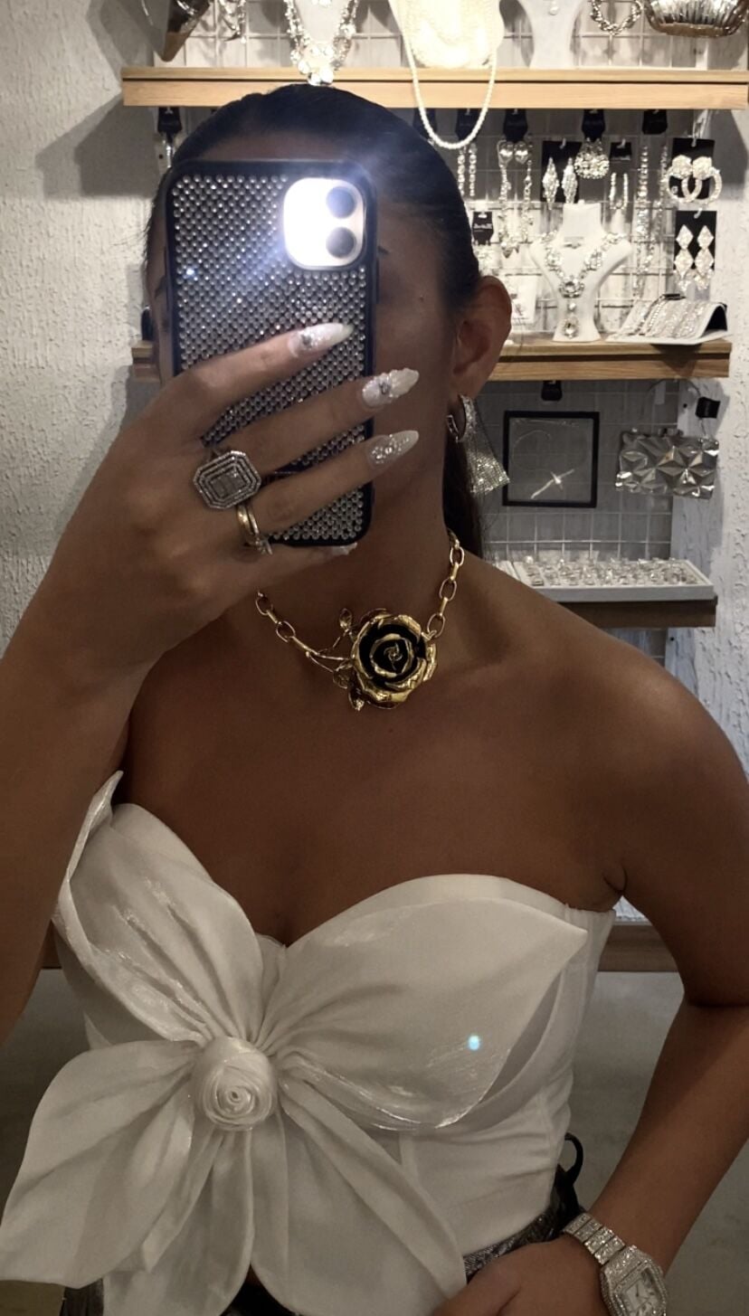 Tasarım gül kolye gold renk eskitme