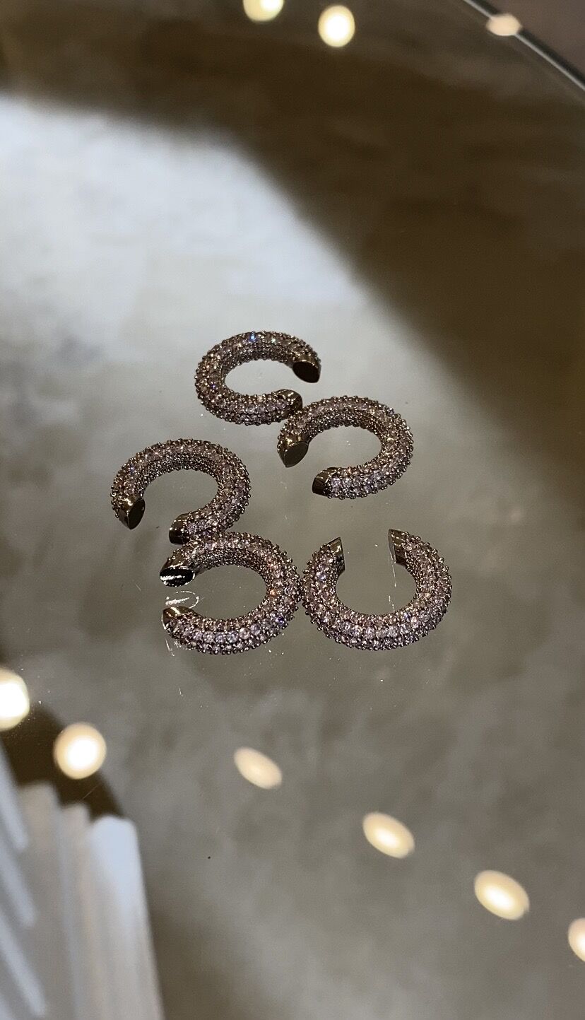 Taşlı kıkırdak küpe