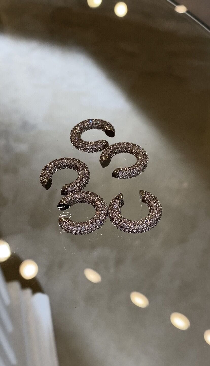 Taşlı kıkırdak küpe