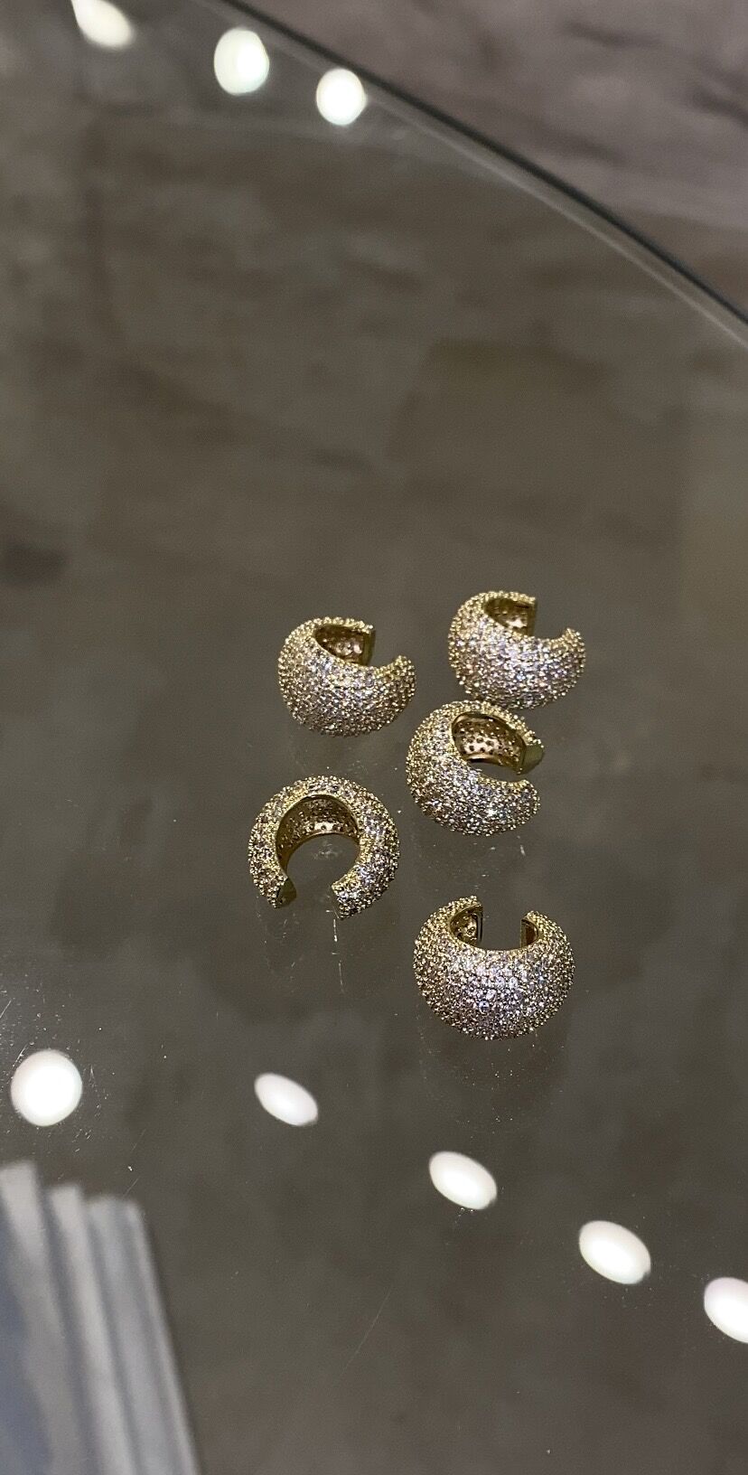 Taşlı kıkırdak küpe gold renk