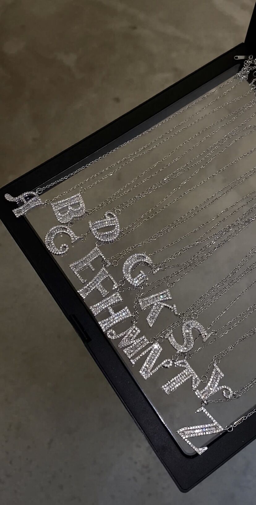 Çelik harf kolye baget kesim gümüş renk