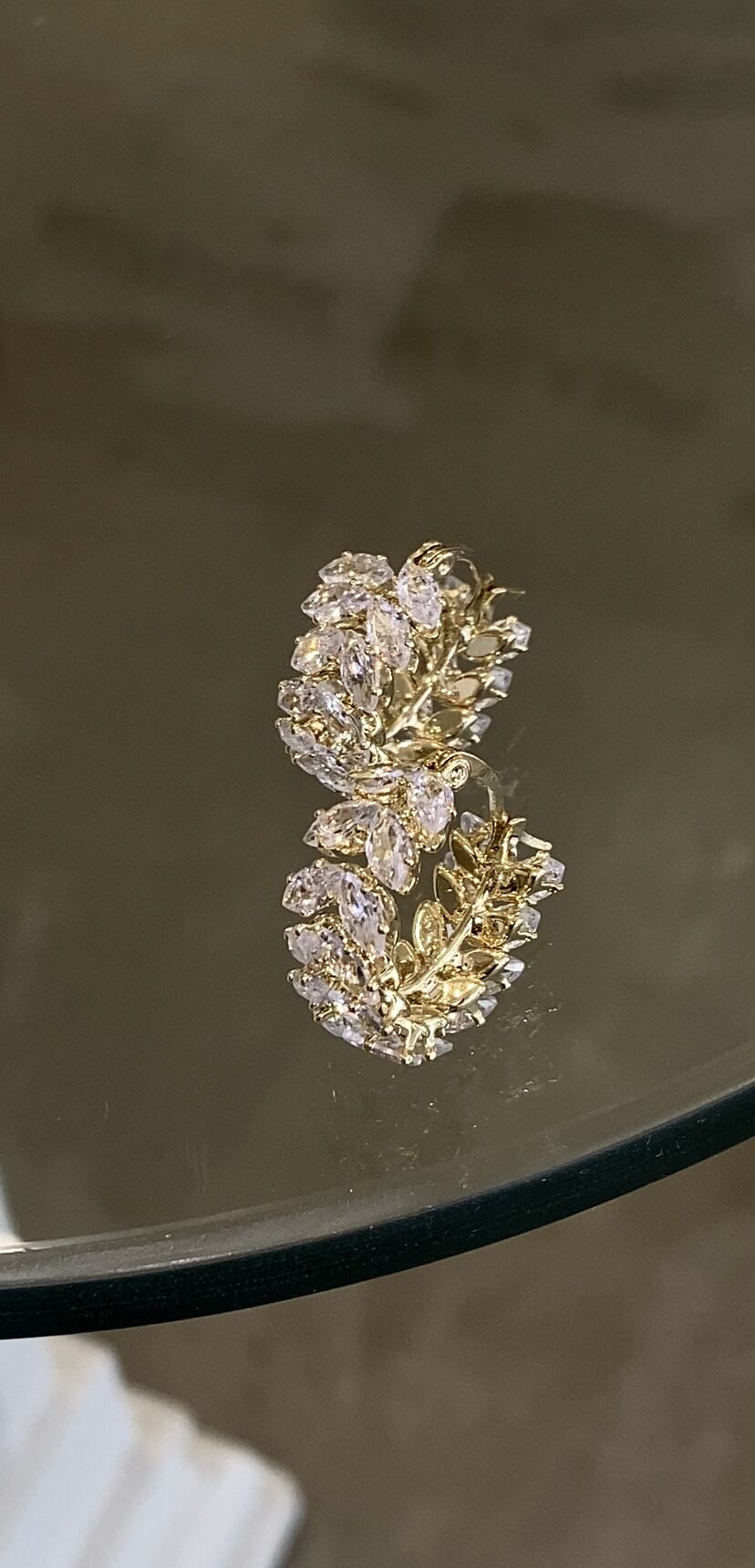 Taşlı halka küpe gold renk