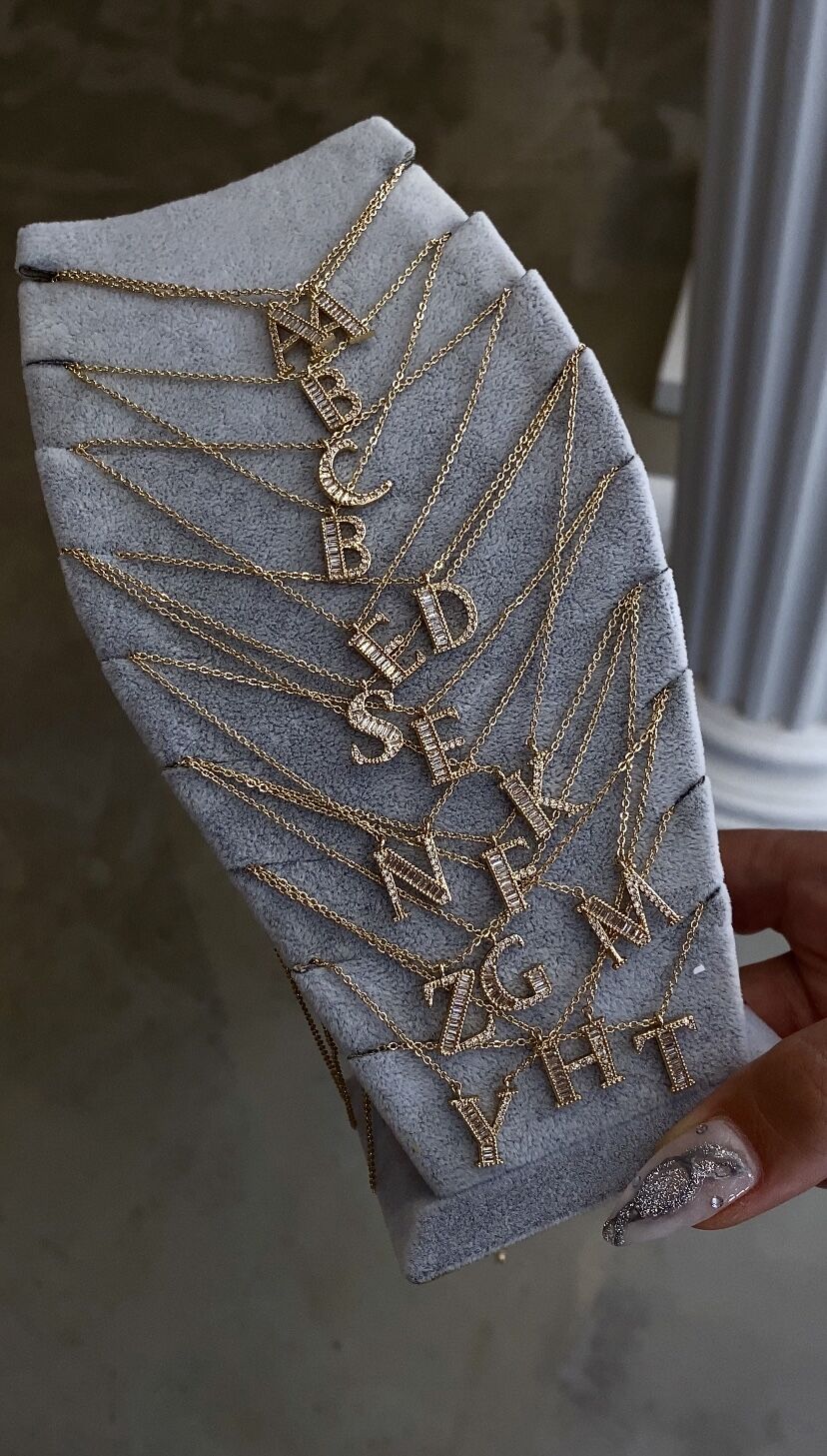 Minimal harf kolye baget kesim gold renk