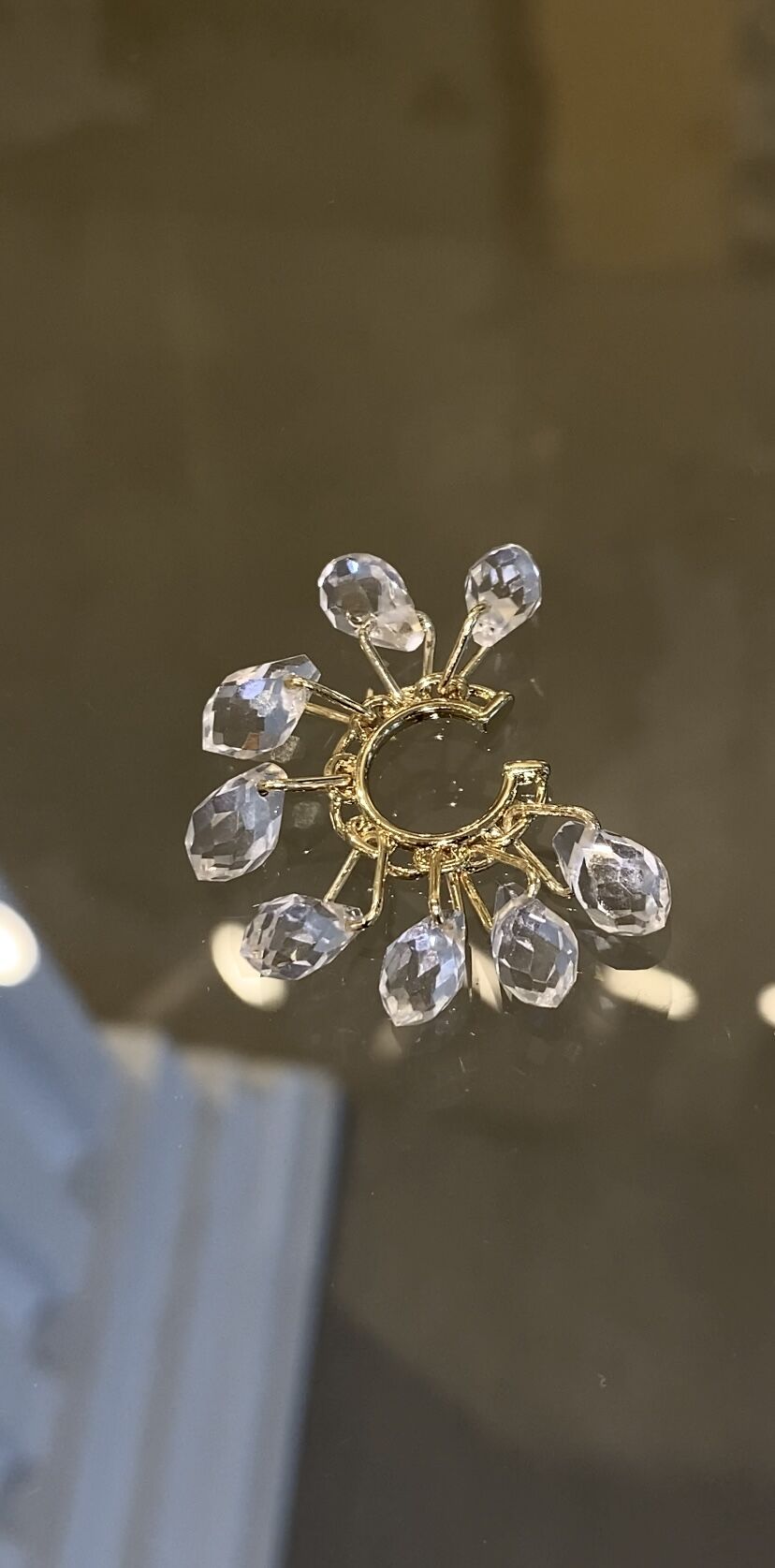 Taşlı kıkırdak küpe gold renk