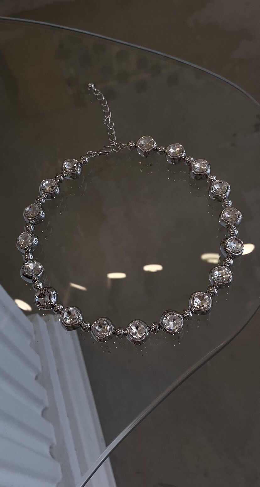 Taşlı choker kolye