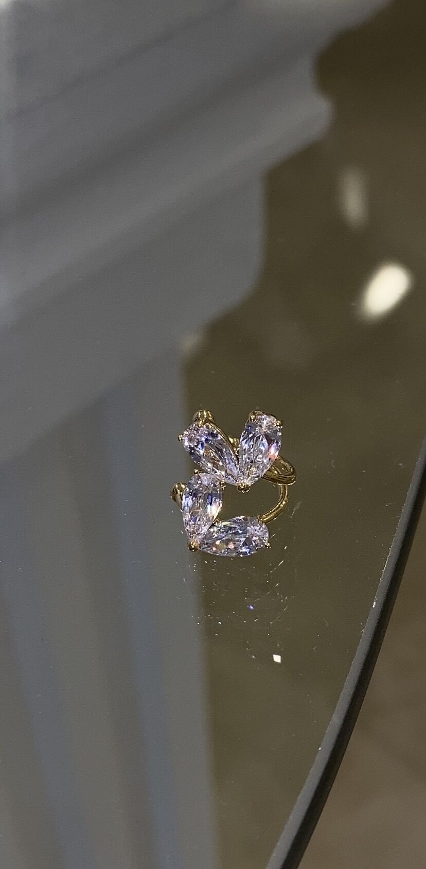 Taşlı kıkırdak küpe gold renk