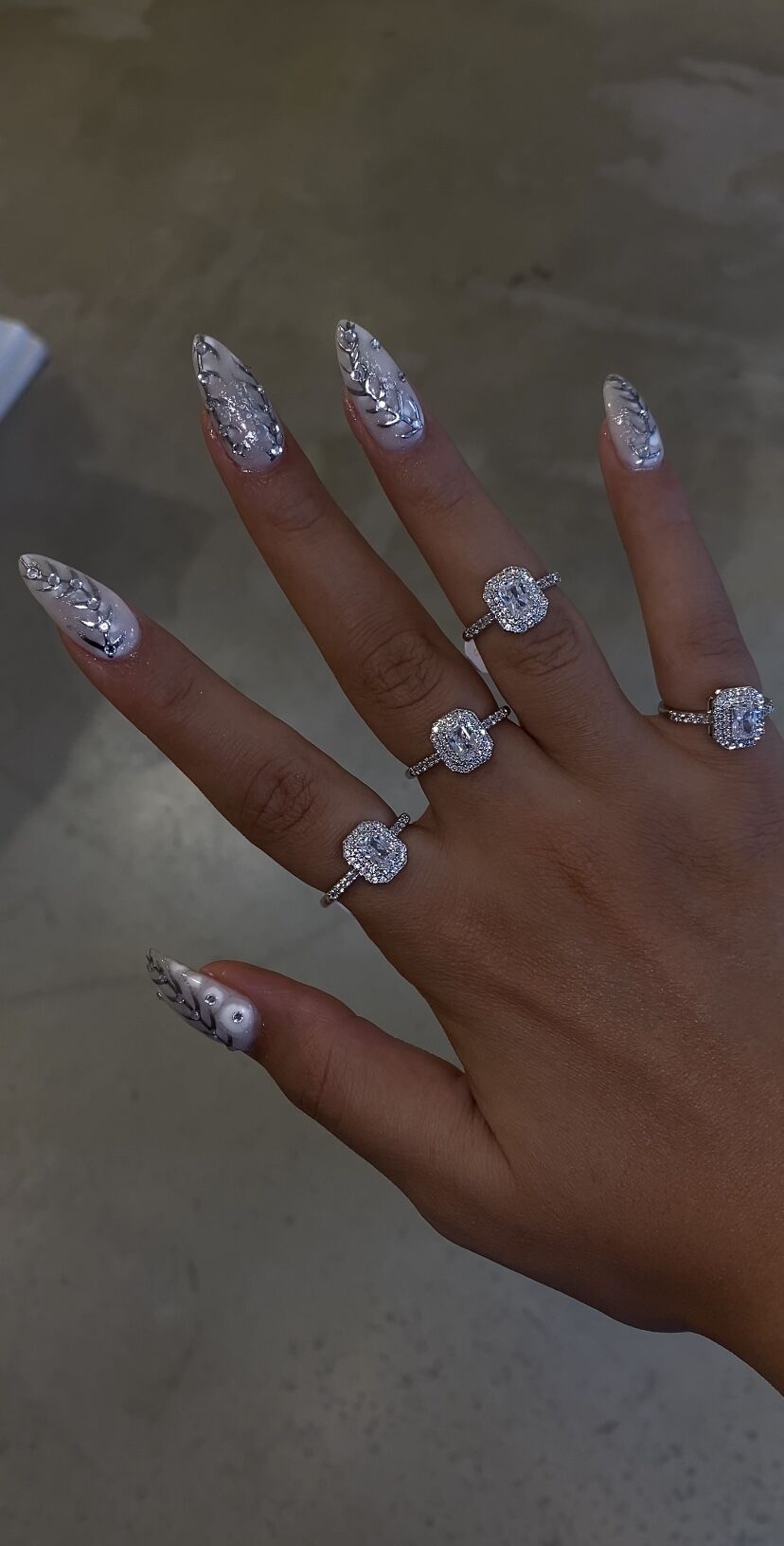 Taşlı baget yüzük