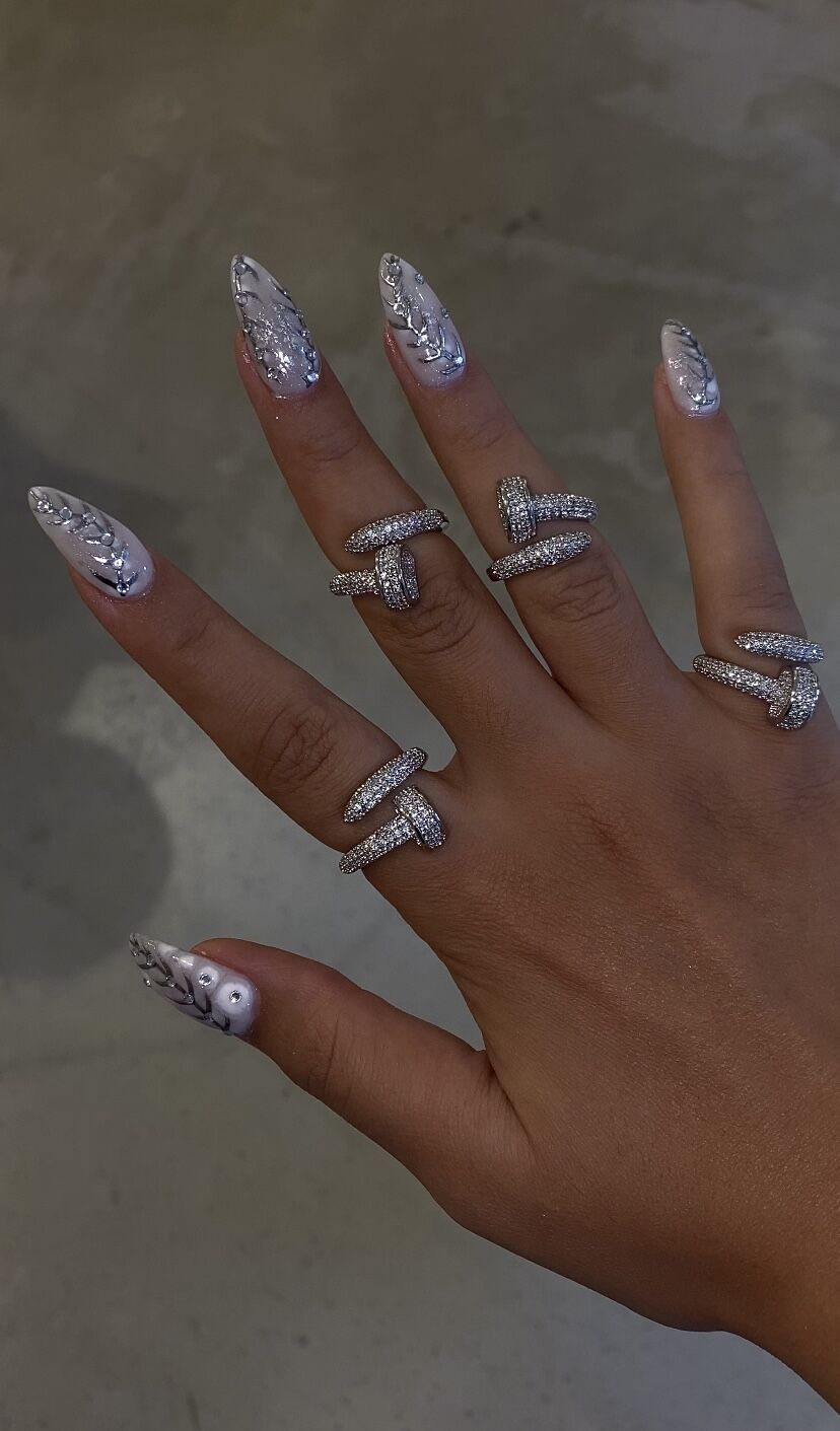 Çivi yüzük ayarlanabilir