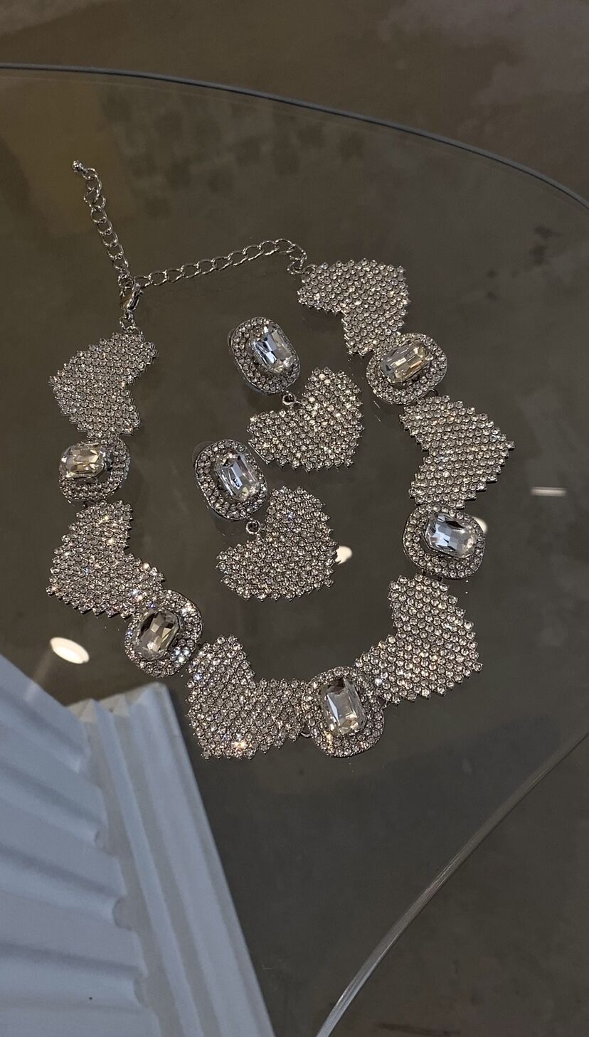 Tasarım kalpli taşlı set gümüş renk