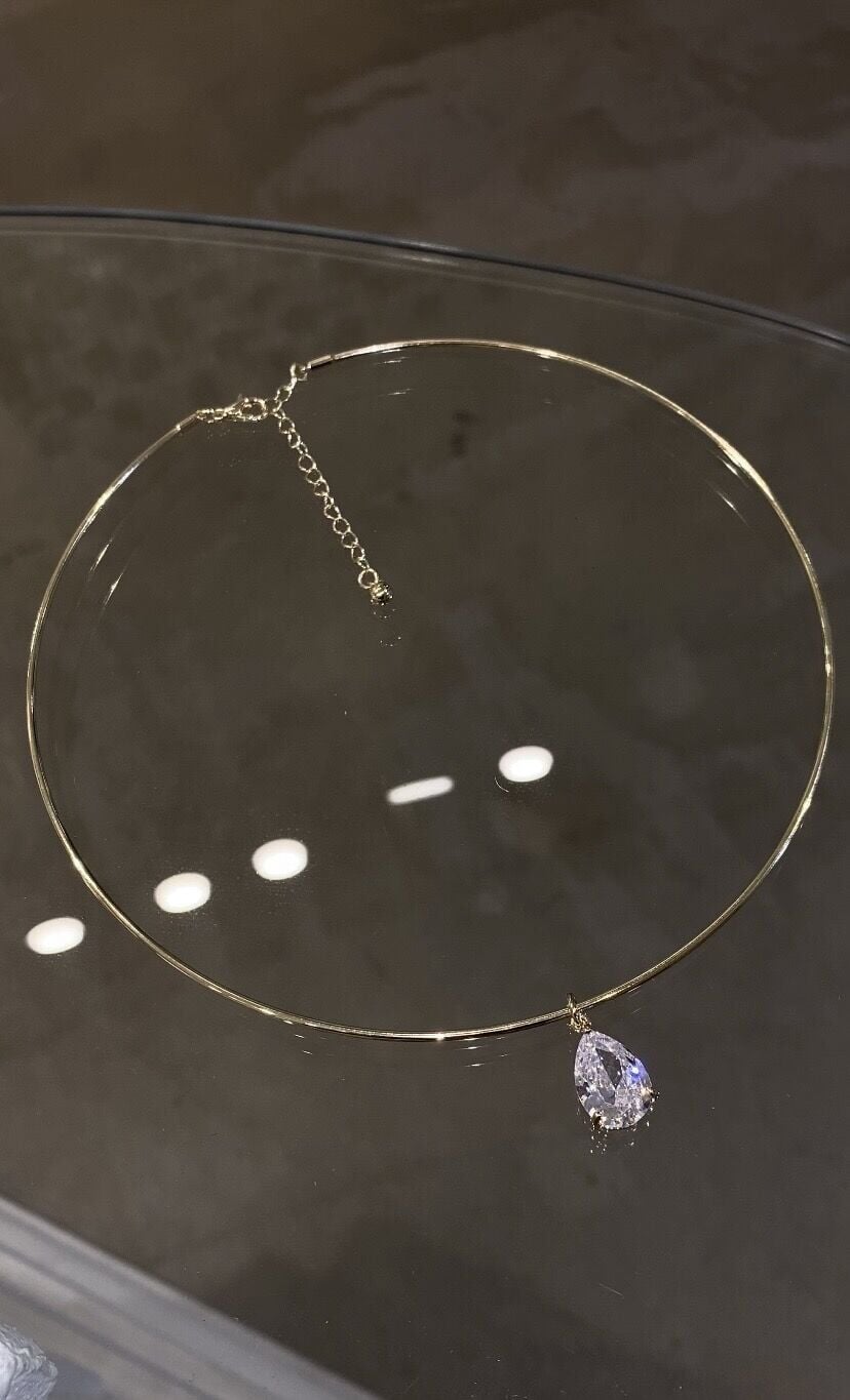Damla kesim taşlı kolye gold renk