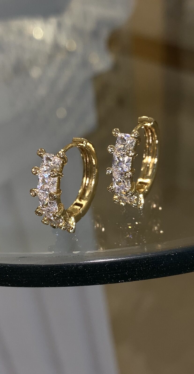 Taşlı halka küpe gold renk