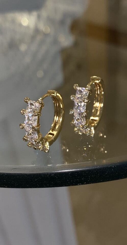 Taşlı halka küpe gold renk
