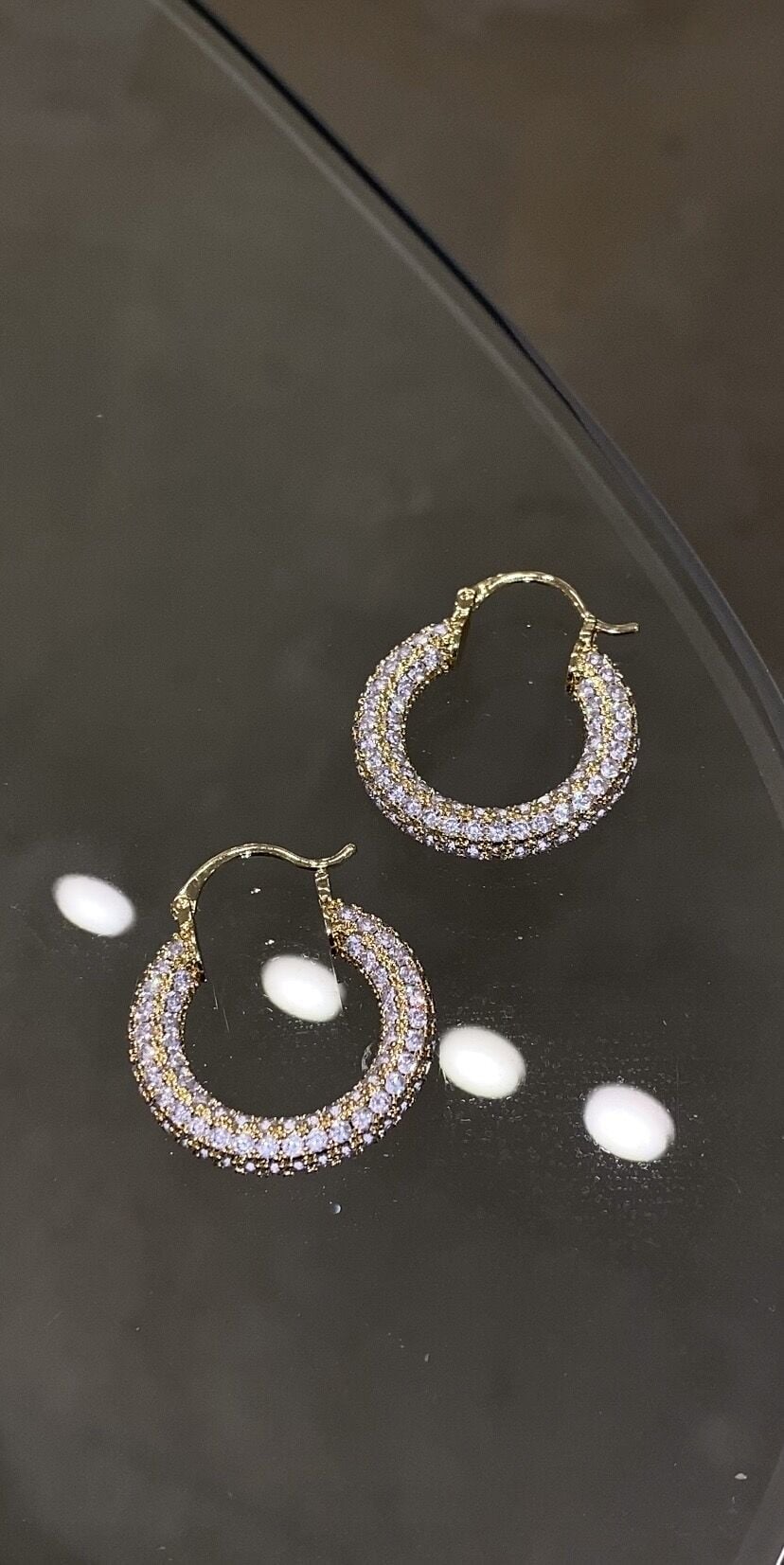 Taşlı halka küpe gold renk