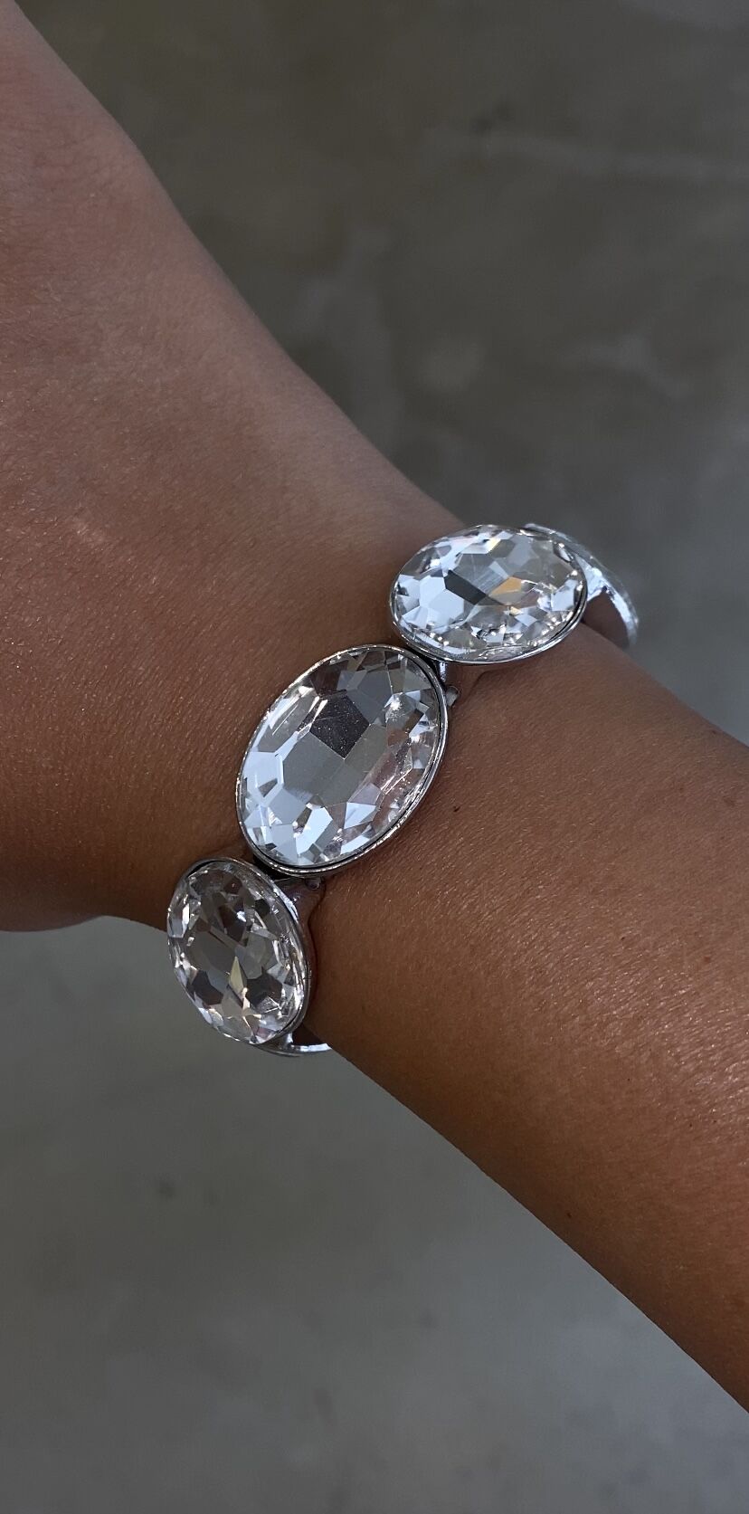 Esnek taşlı bileklik