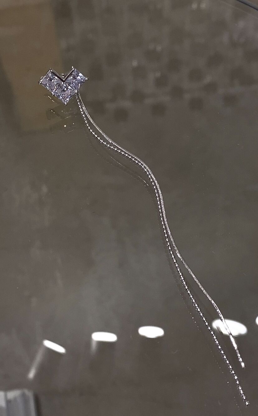 Taşlı kıkırdak küpe gümüş renk