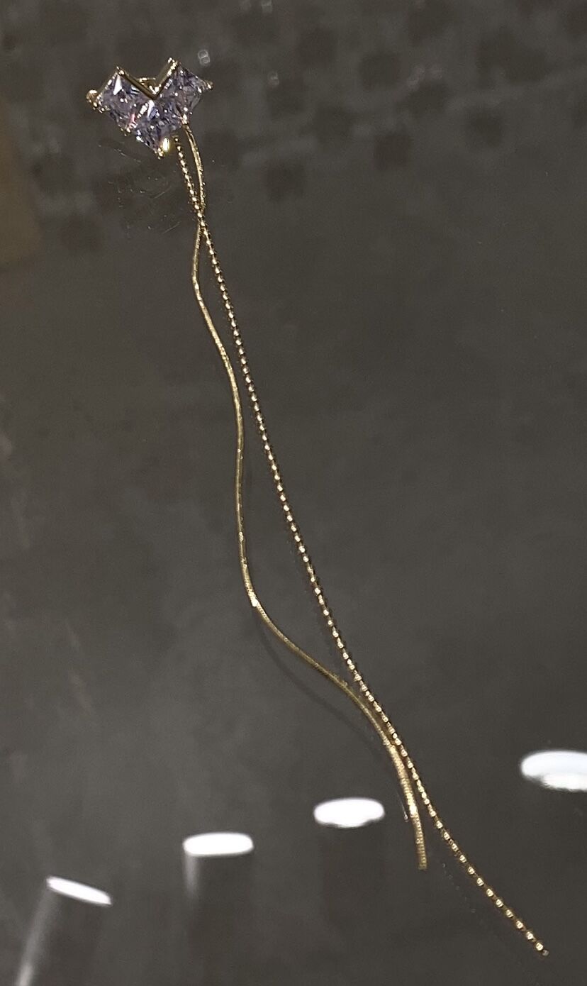 Taşlı kıkırdak küpe gold renk