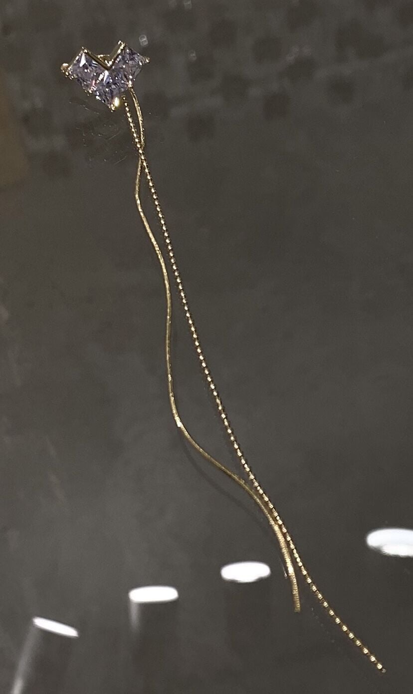 Taşlı kıkırdak küpe gold renk