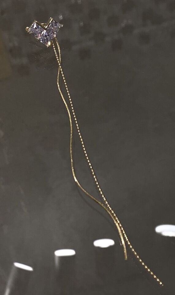 Taşlı kıkırdak küpe gold renk