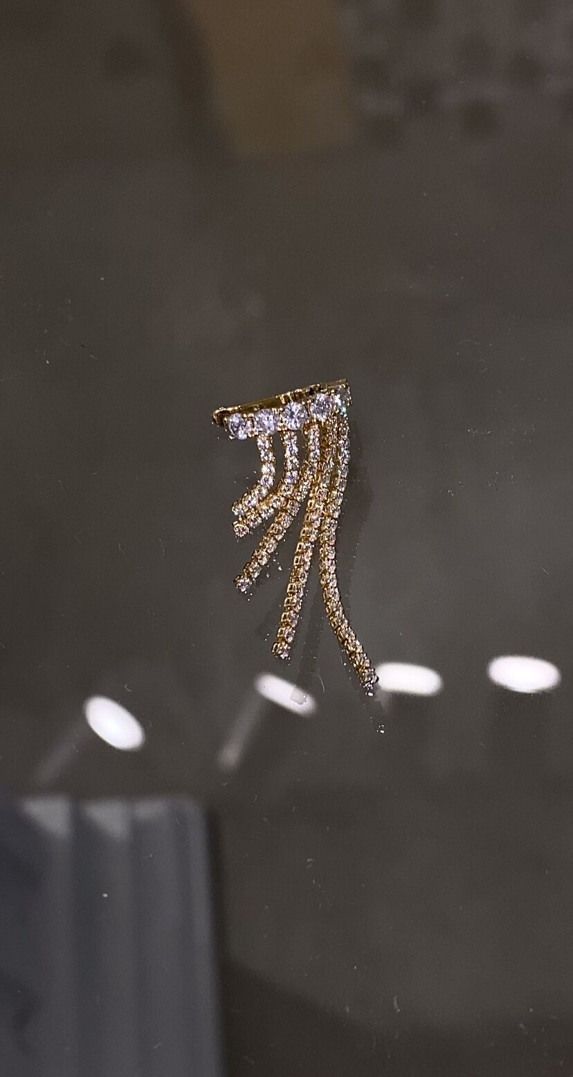 Taşlı kıkırdak küpe gold renk