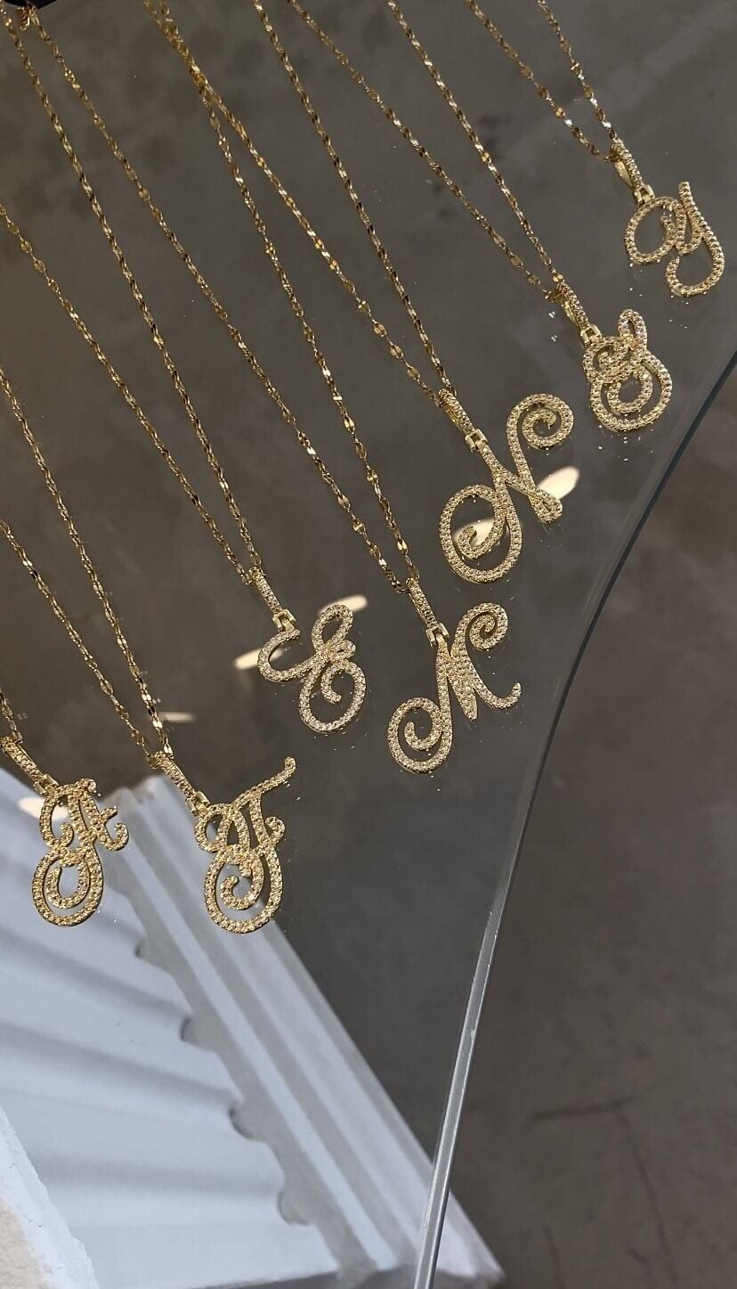 El yazısı çelik harf kolye gold renk E