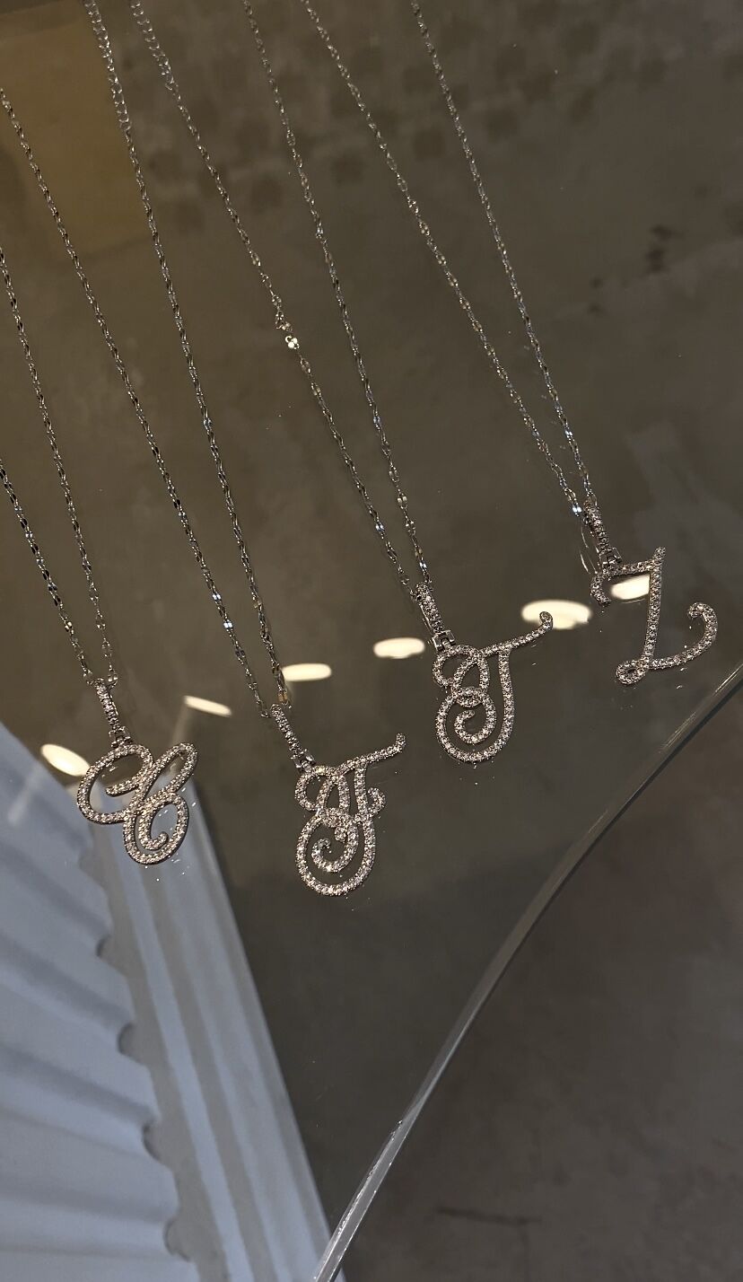 El yazısı çelik harf kolye gümüş renk