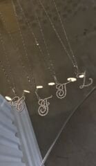 El yazısı çelik harf kolye gümüş renk