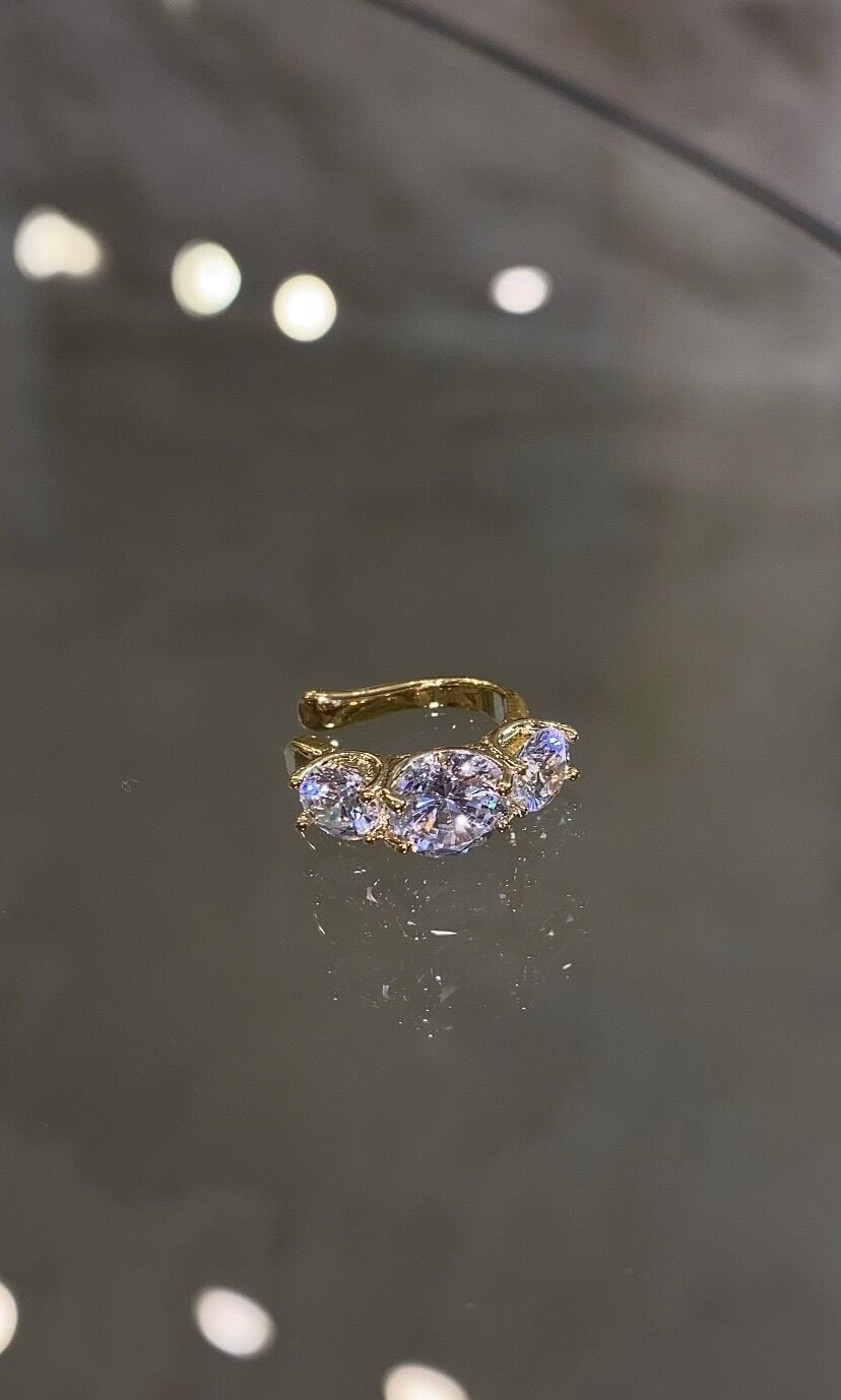 Taşlı kıkırdak küpe gold renk