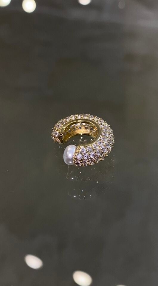 Taşlı kıkırdak küpe gold renk