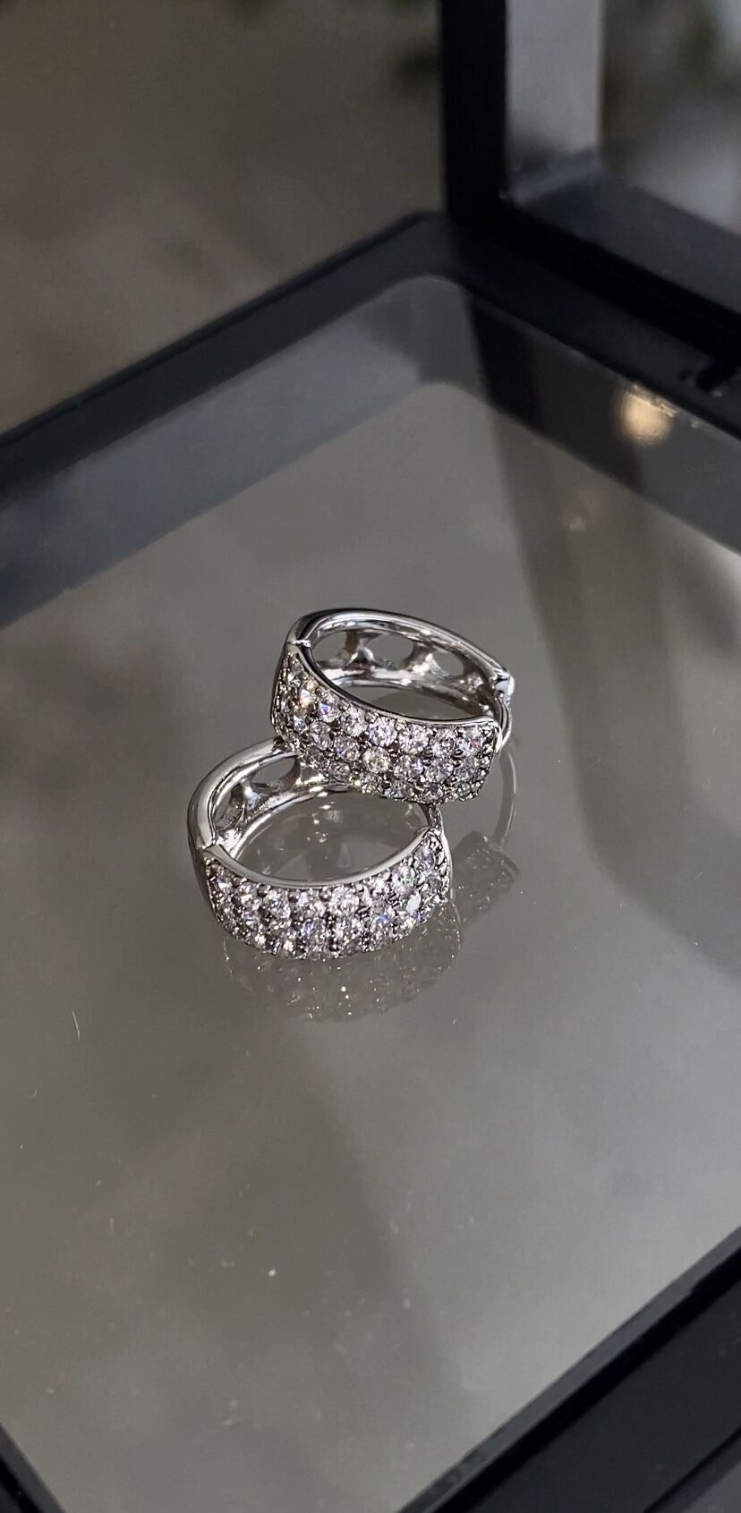 Minimal taşlı halka küpe