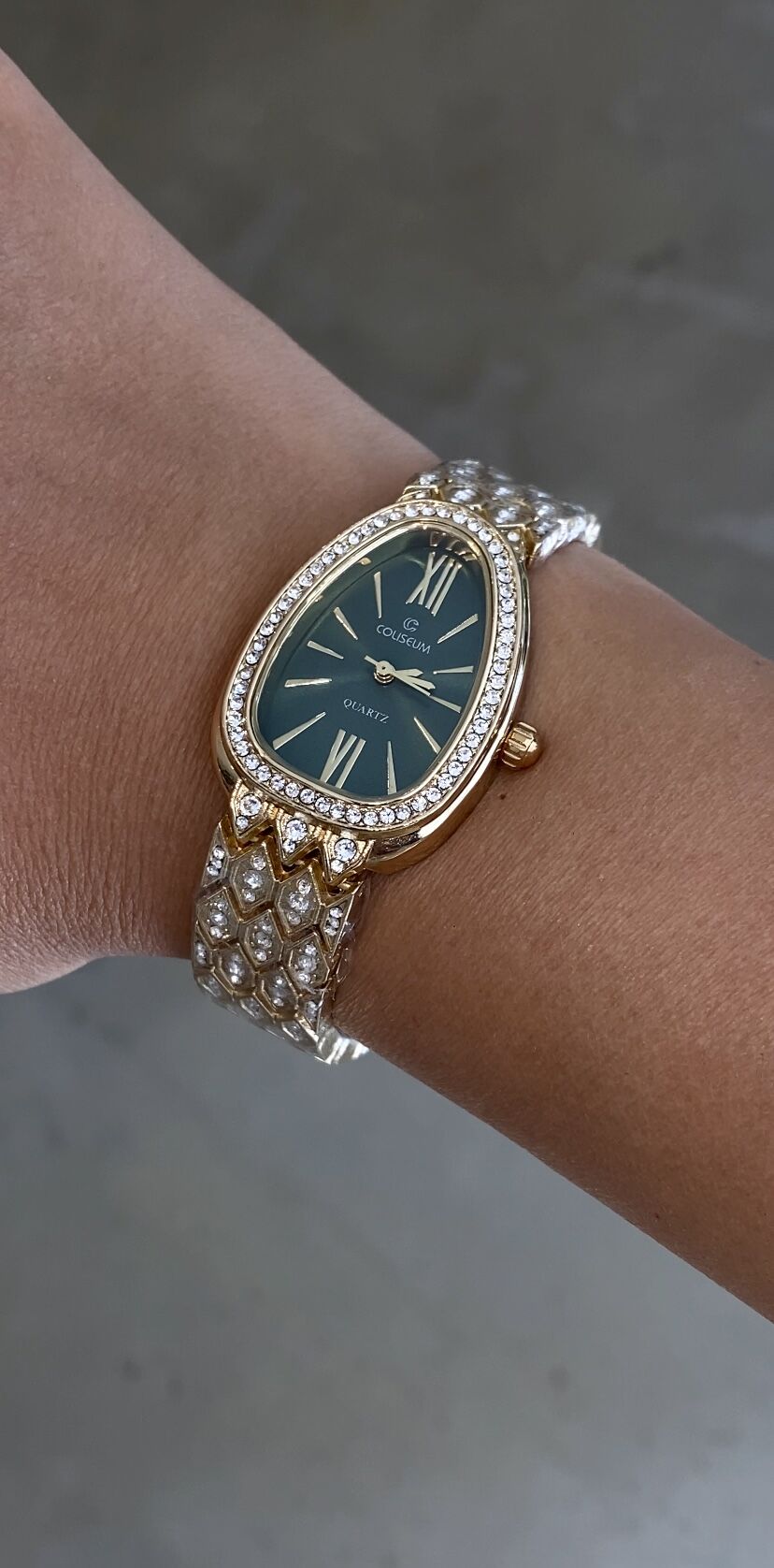 Taşlı vintage saat gold içi yeşil