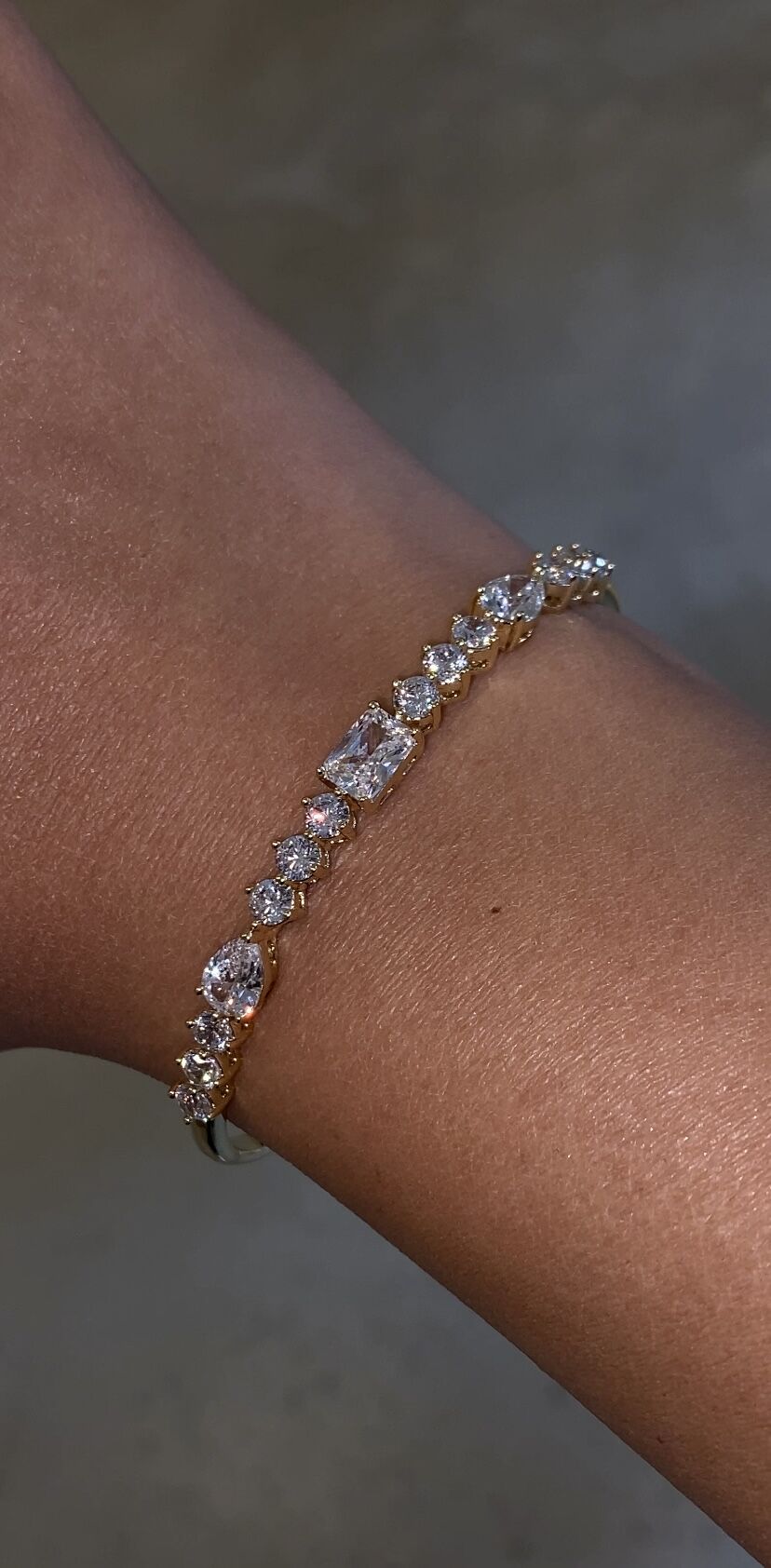 Baget taşlı kelepçe bileklik gold renk