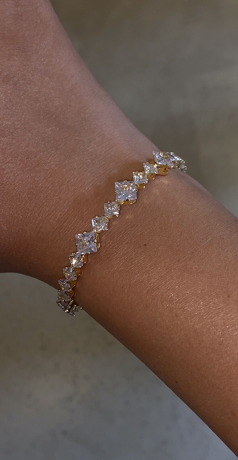 Esnek taşlı bileklik gold renk