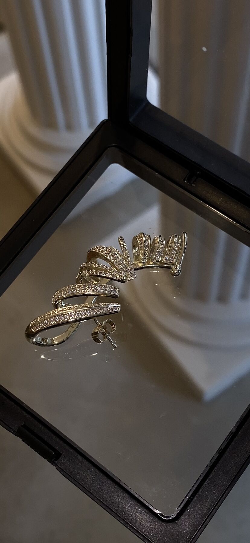 Çoklu görünümlü kıkırdak küpe taşlı gold