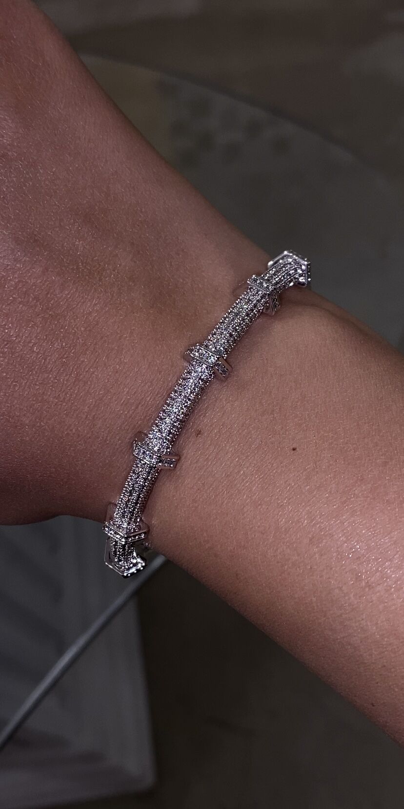 Taşlı kelepçe bileklik