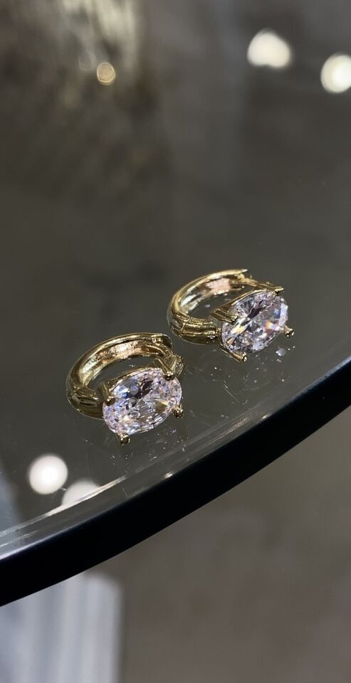 Oval kesim gold taşlı küpe