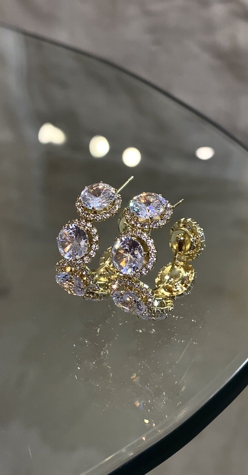 Yuvarlak taşlı halka küpe gold renk