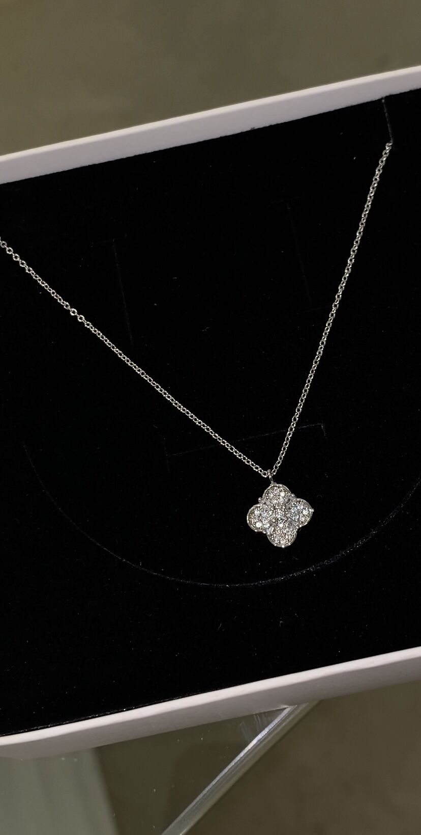 Minimal taşlı yonca kolye