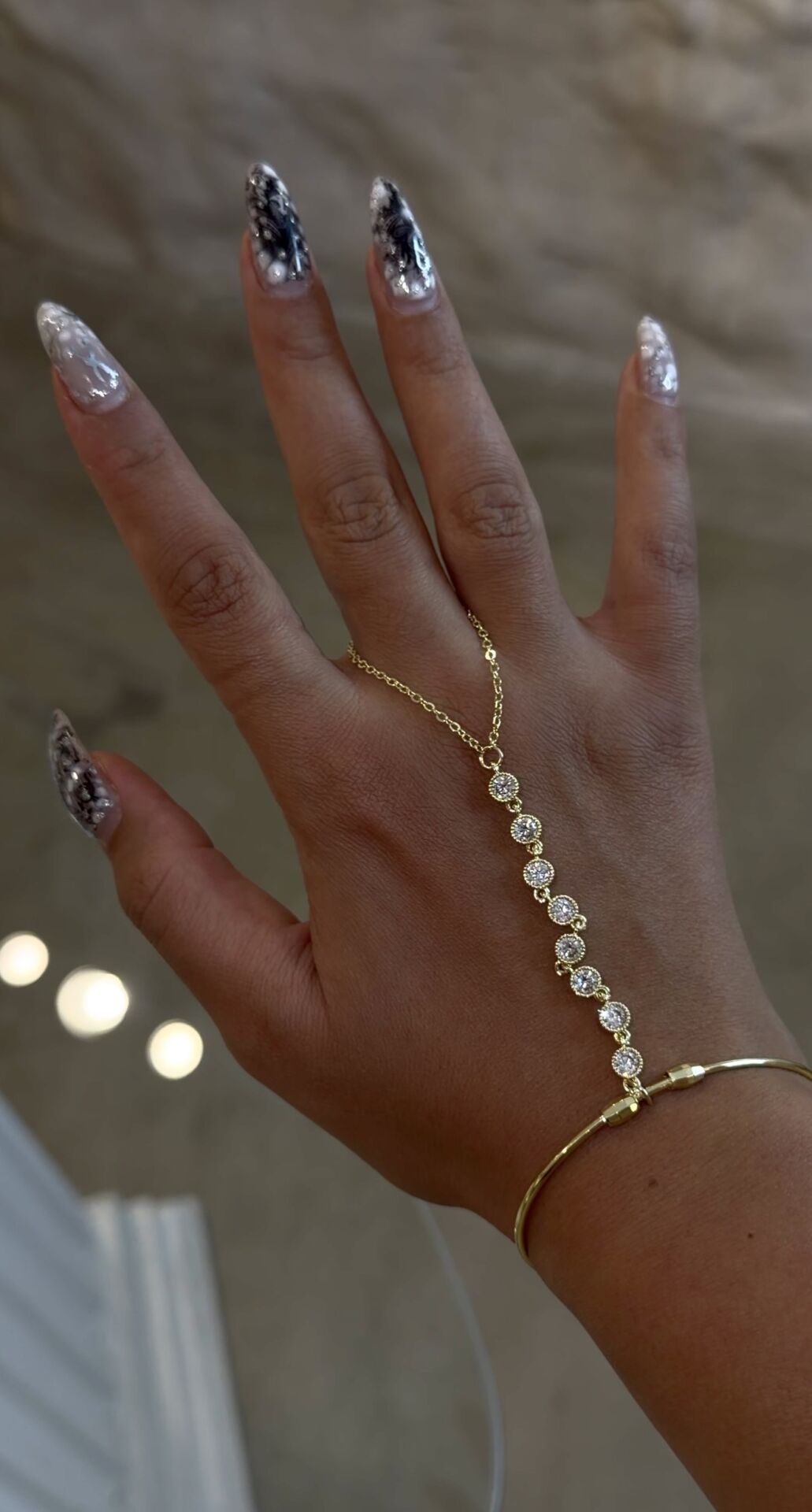 Yuvarlak kesim gold detaylı şahmeran
