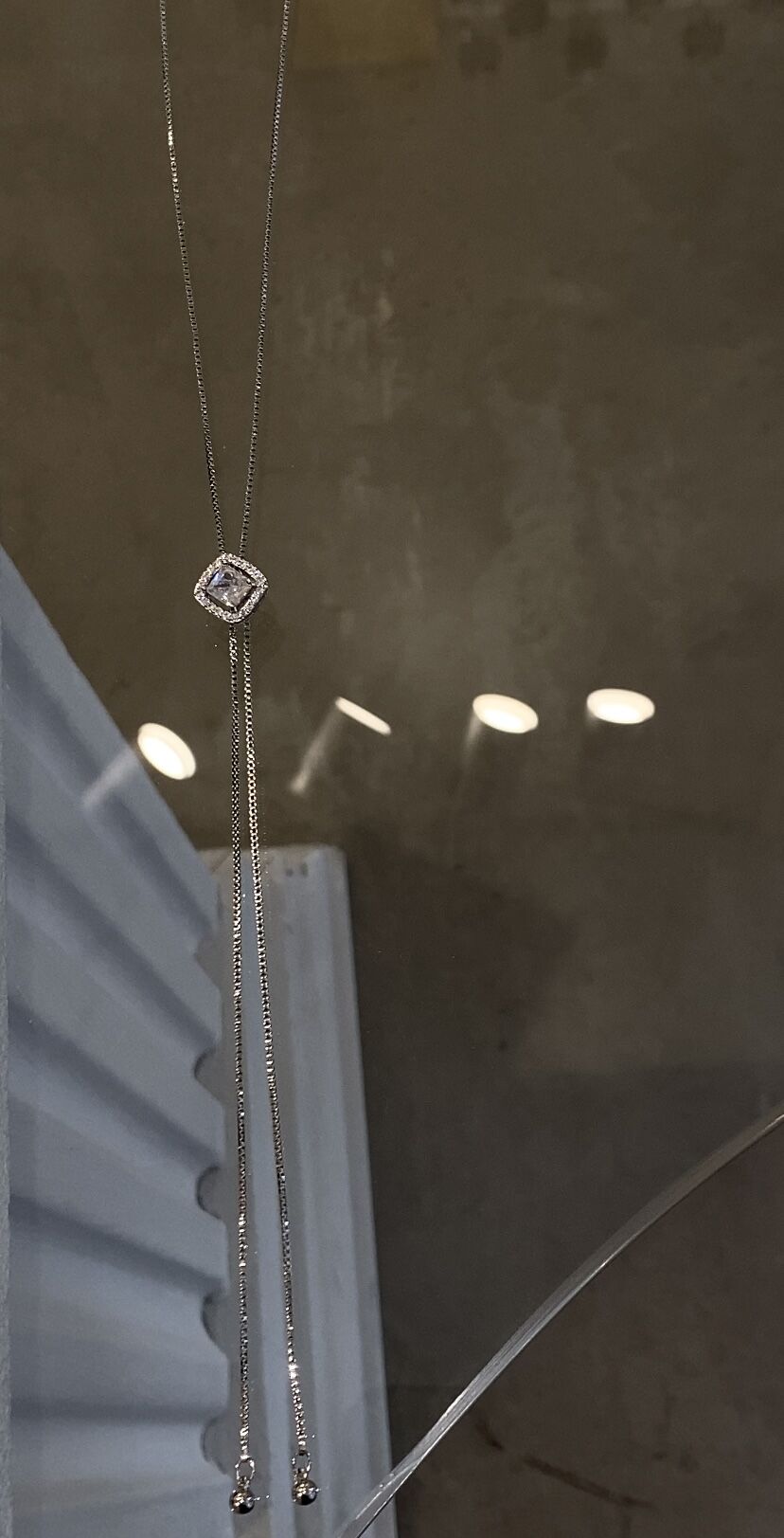 Asansörlü dekolte kolye