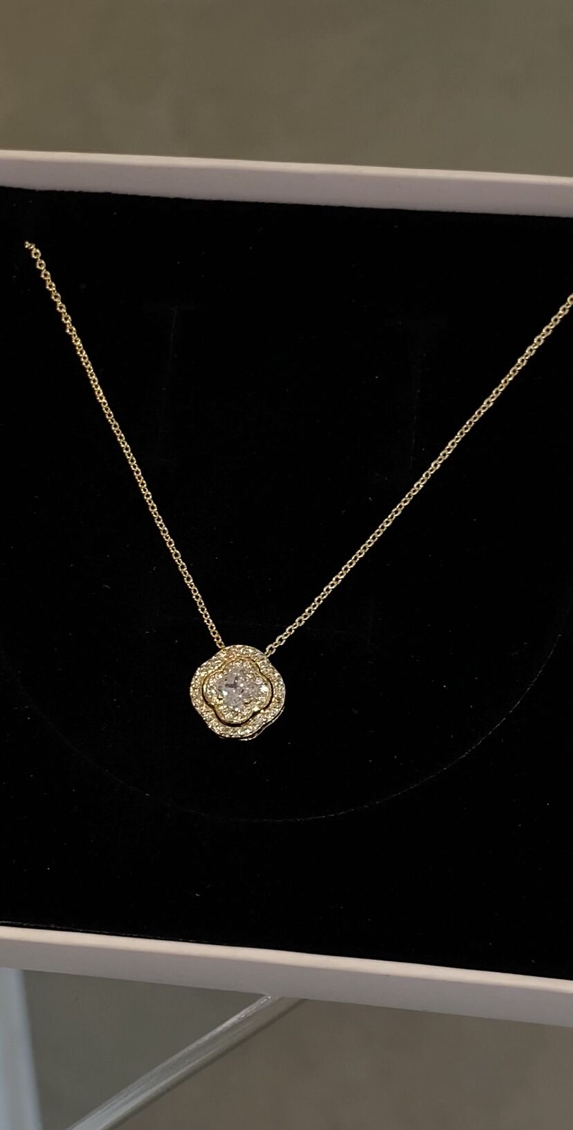 Minimal taşlı yonca kolye gold renk