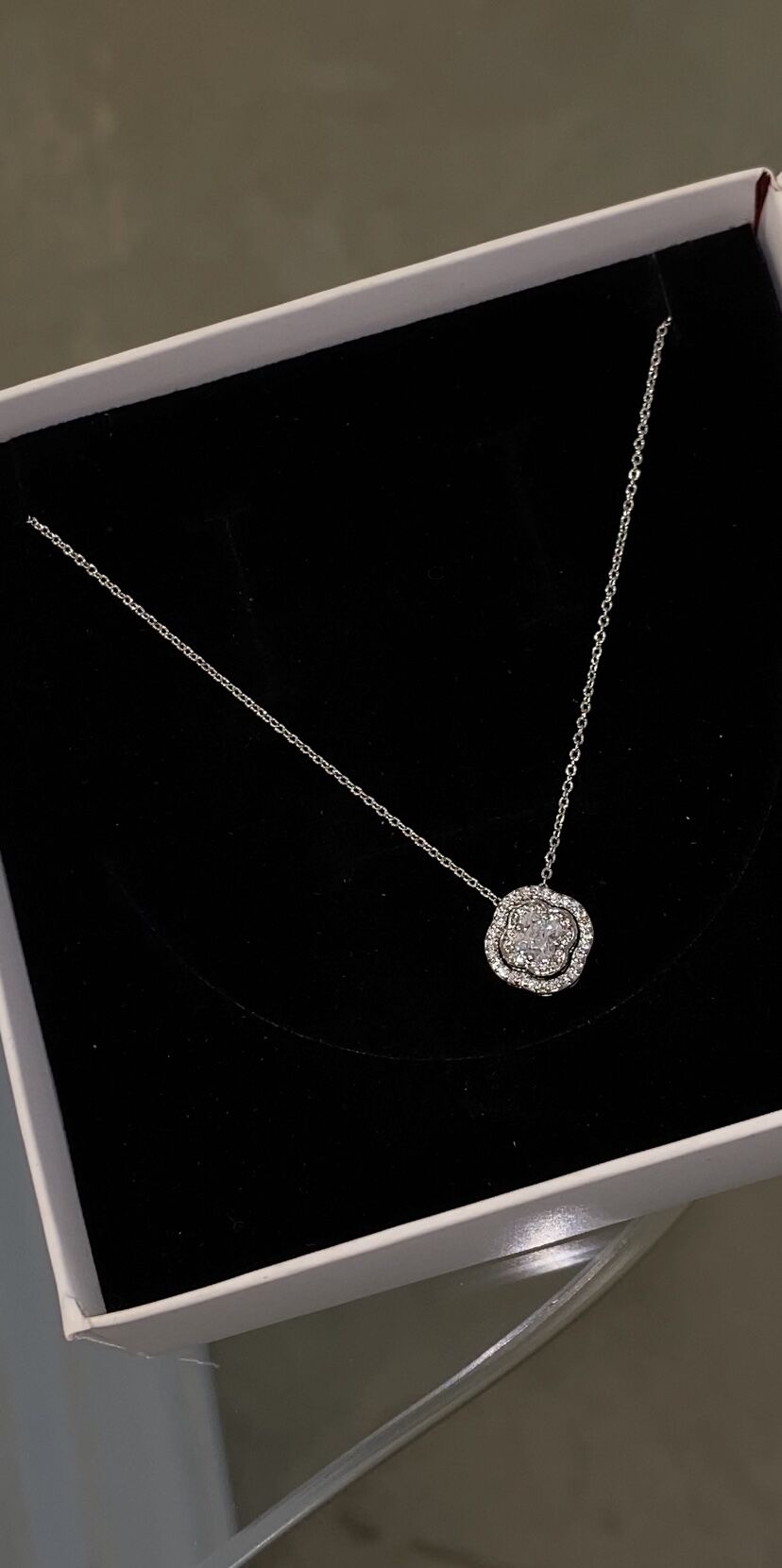 Minimal taşlı yonca kolye gümüş renk