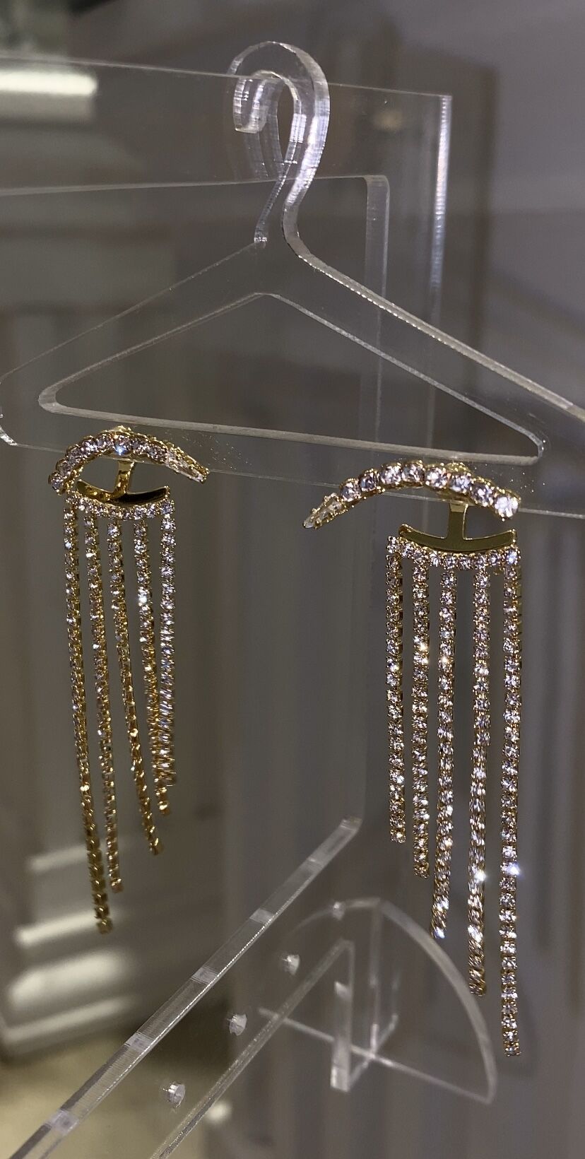 Sallantılı taşlı küpe gold renk