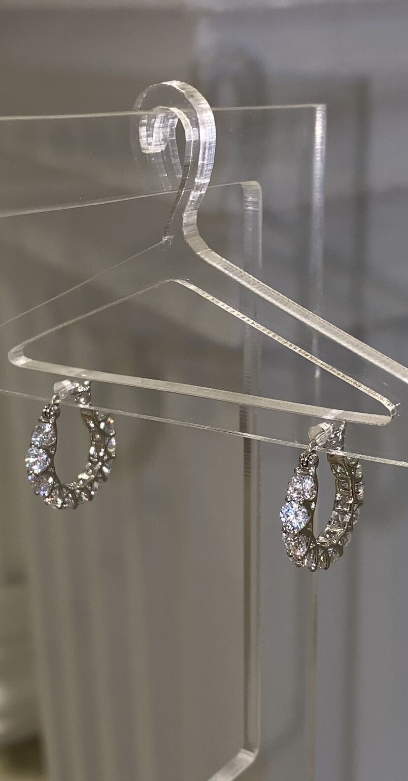 Minimal taşlı halka küpe