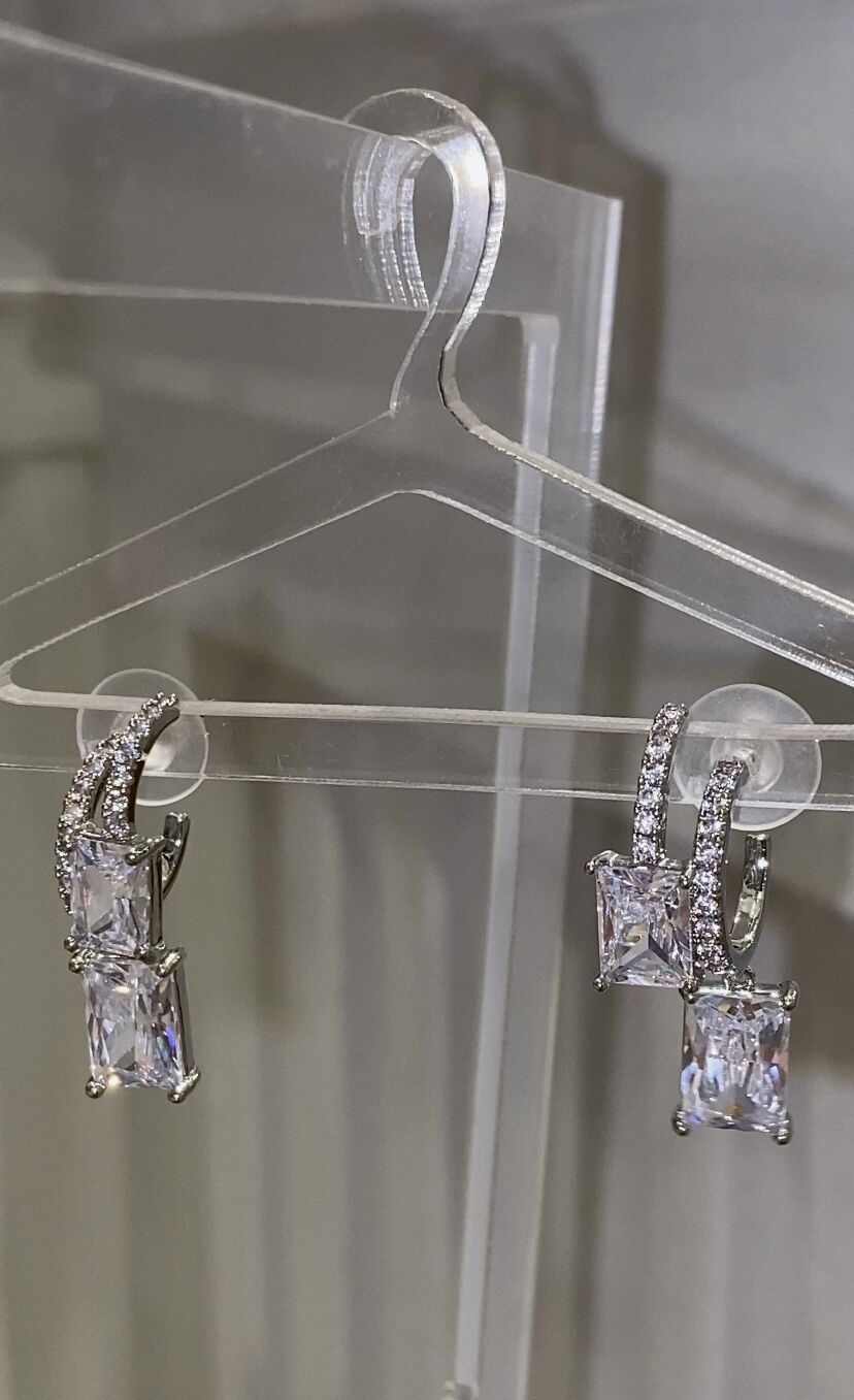 İkili görünümlü taşlı küpe