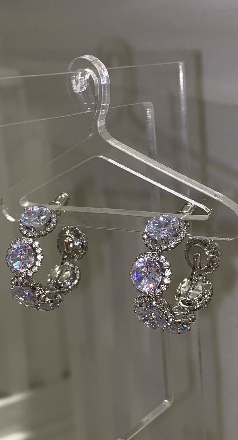 Yuvarlak kesim taşlı halka küpe