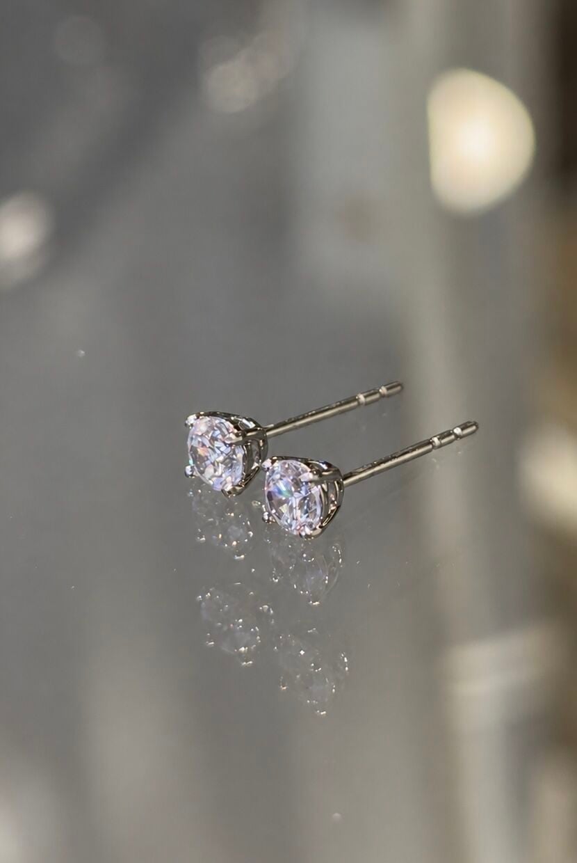 Tektaş küpe 4mm gümüş renk