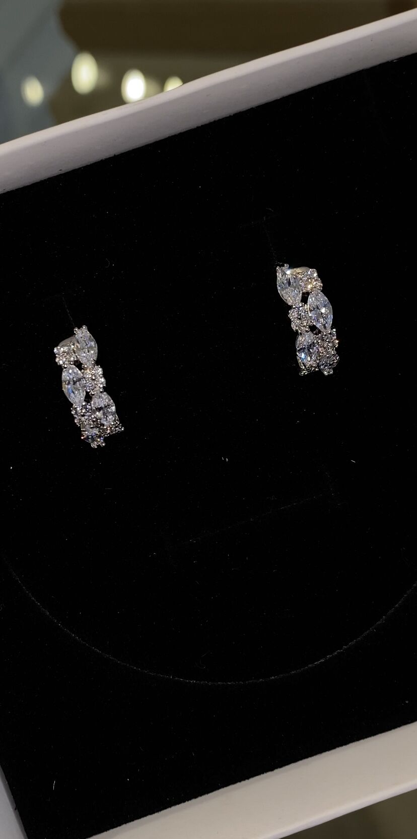 Minimal taşlı halka küpe